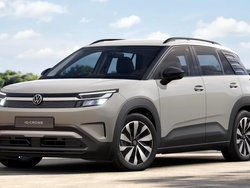 világosszürke VW ID. Cross egy folyó előtt